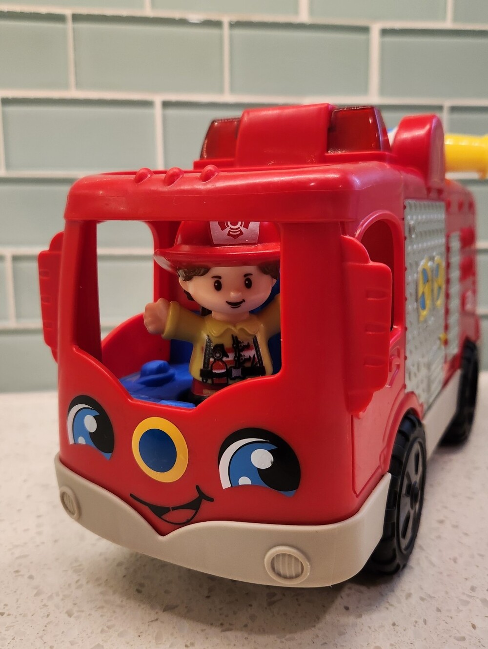 2016 Fisher-Price Little People Helping Others Fire Truck Tested Working